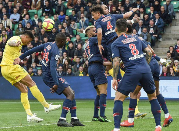 马赛主场鏖战险胜对手,法甲老牌劲旅彰显韧性